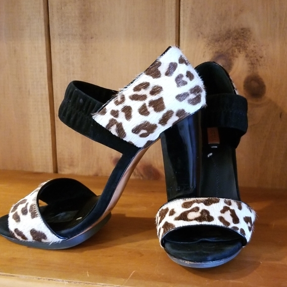 BCBG Leopard Print PeepToes - Picture 2 of 7